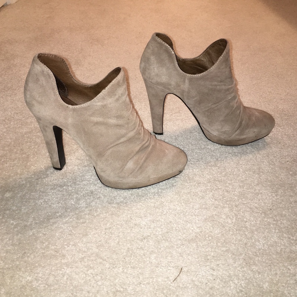 Taupe suede booties 38.5